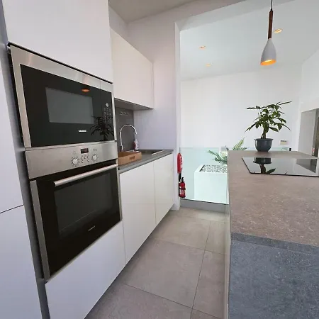 Sky Penthouse, Private Pool & Lights