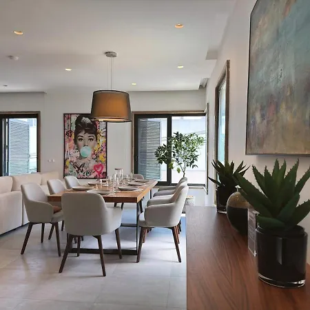 Sky Penthouse, Private Pool & Lights