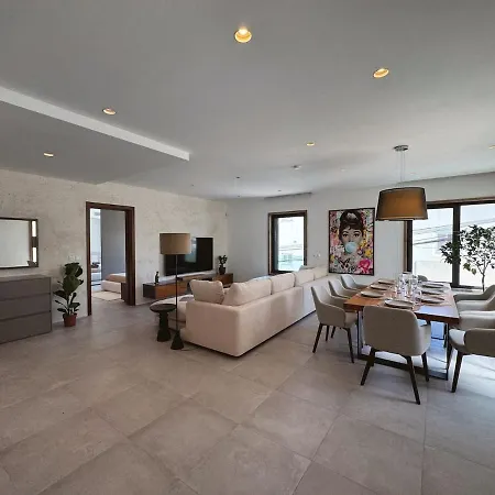 Apartment Sky Penthouse, Private Pool & Lights San Ġiljan