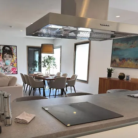 Sky Penthouse, Private Pool & Lights Apartment San Ġiljan