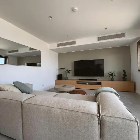 Sky Penthouse, Private Pool & Lights San Ġiljan