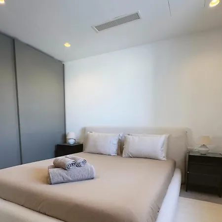 Sky Penthouse, Private Pool & Lights