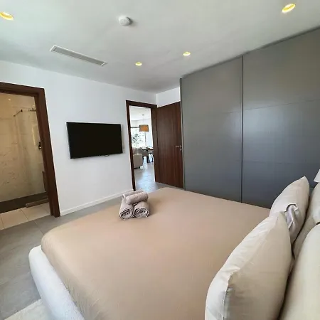 Sky Penthouse, Private Pool & Lights