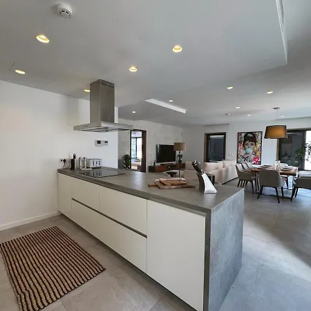 Διαμέρισμα Sky Penthouse, Private Pool & Lights *