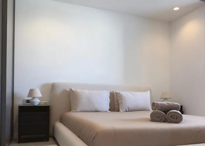 Sky Penthouse, Private Pool & Lights דירה *