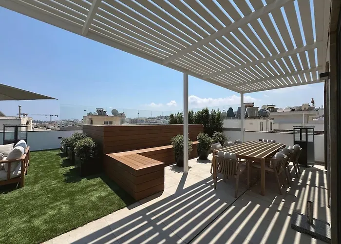 Sky Penthouse, Private Pool & Lights *