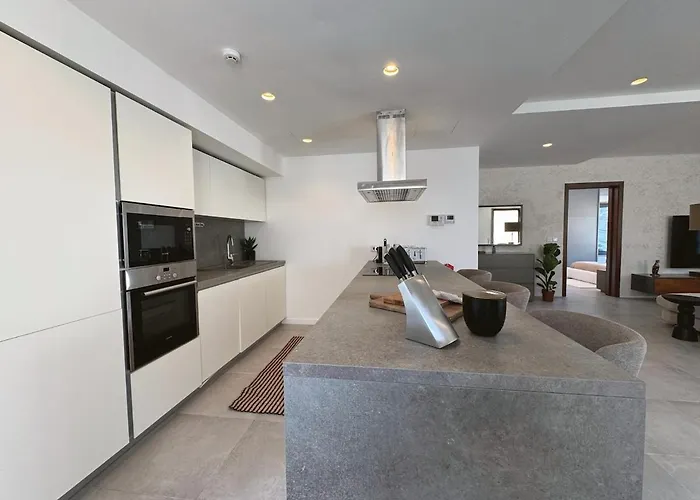 Sky Penthouse, Private Pool & Lights Saint Julian's