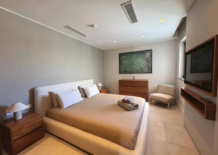 Sky Penthouse, Private Pool & Lights Διαμέρισμα *