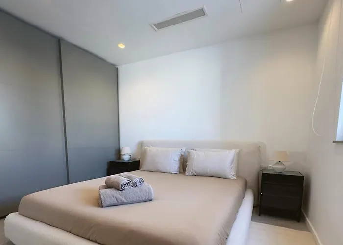 Sky Penthouse, Private Pool & Lights