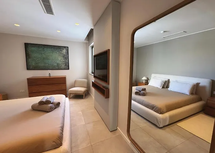 Sky Penthouse, Private Pool & Lights *