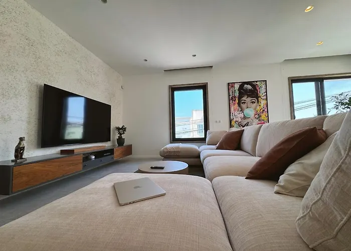 Sky Penthouse, Private Pool & Lights