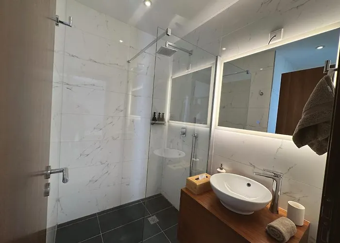 Sky Penthouse, Private Pool & Lights דירה