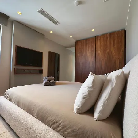 Sky Penthouse, Private Pool & Lights Daire *