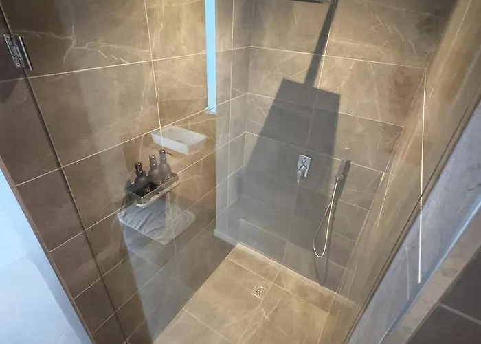 Sky Penthouse, Private Pool & Lights San Ġiljan