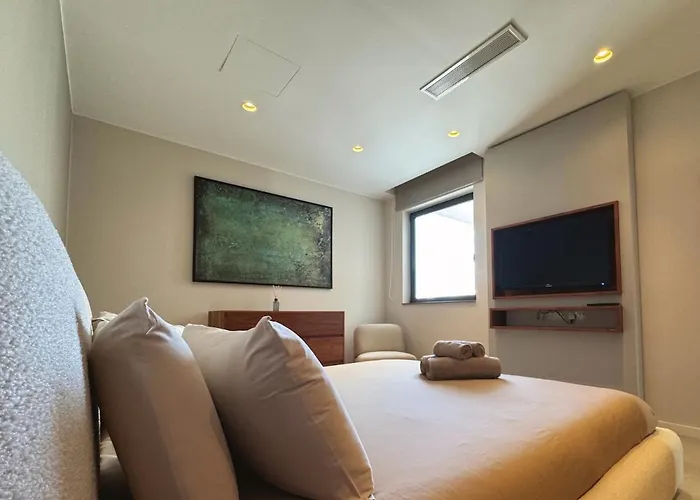 Sky Penthouse, Private Pool & Lights